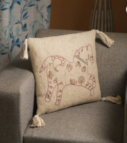 Hand Embroidered Wool Multicolor Cushion (Option: Style2)